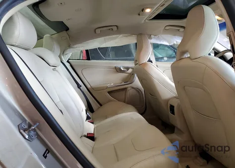 2015 Volvo S60 Premier z USA, uszkodzony, nr VIN YV126MFK3F2336563